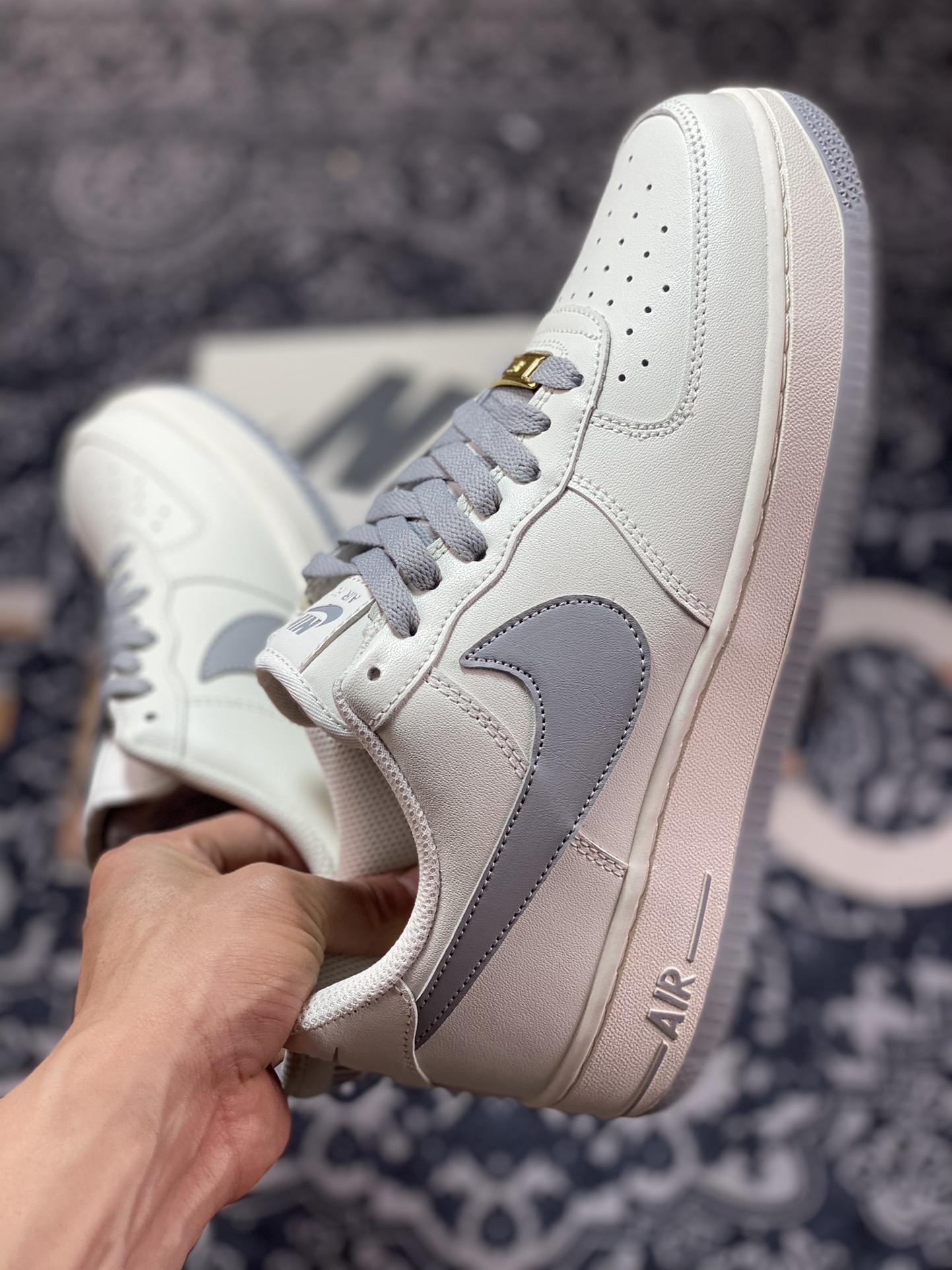 Nike Air Force 1 '07 Low QS ”White/Grey/Reflectiv Swoosh” Air Force One Sneakers ”Leather White Light Gray Angel Reflective Hook” LS0216-025