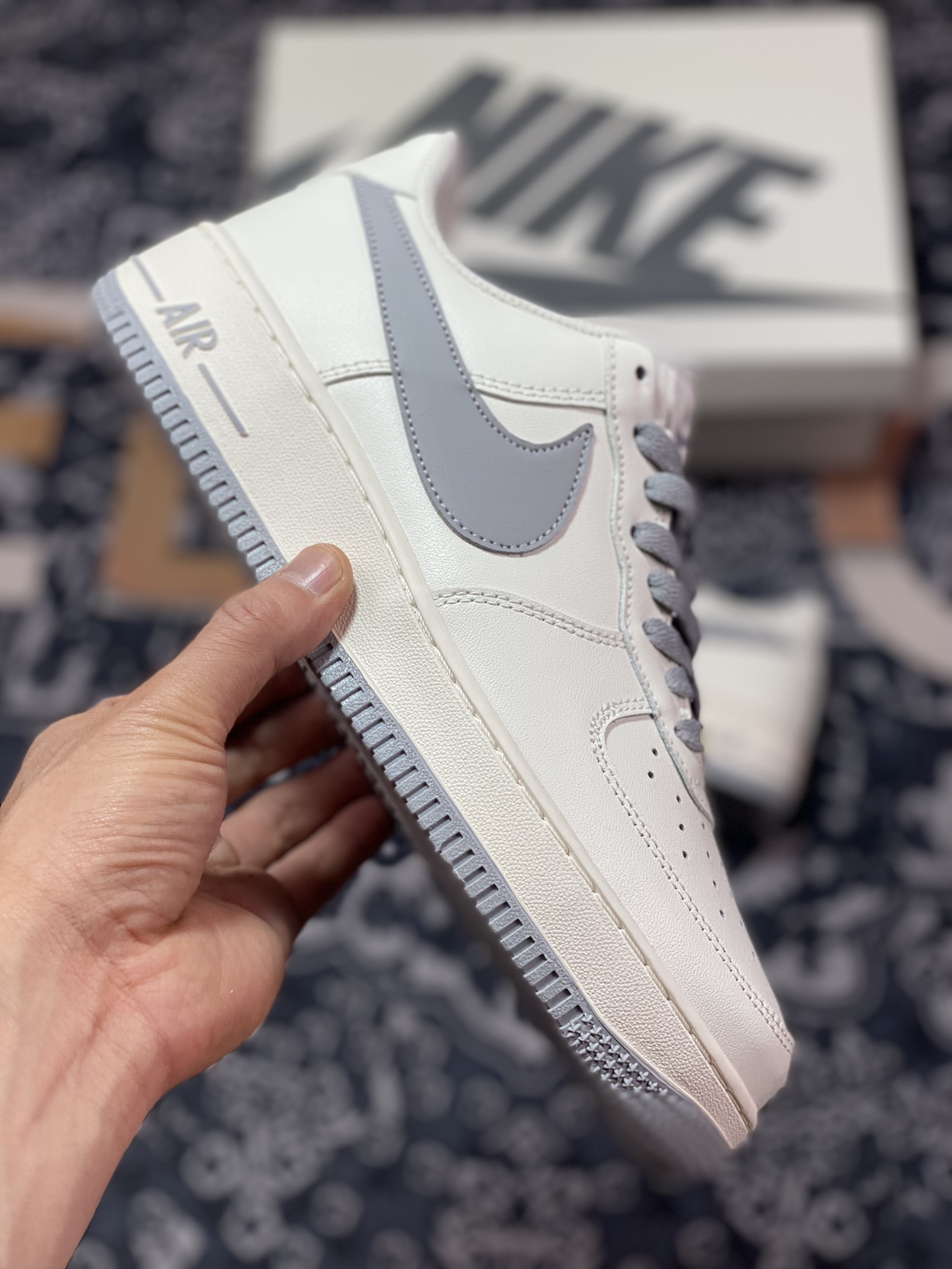 Nike Air Force 1 '07 Low QS ”White/Grey/Reflectiv Swoosh” Air Force One Sneakers ”Leather White Light Gray Angel Reflective Hook” LS0216-025