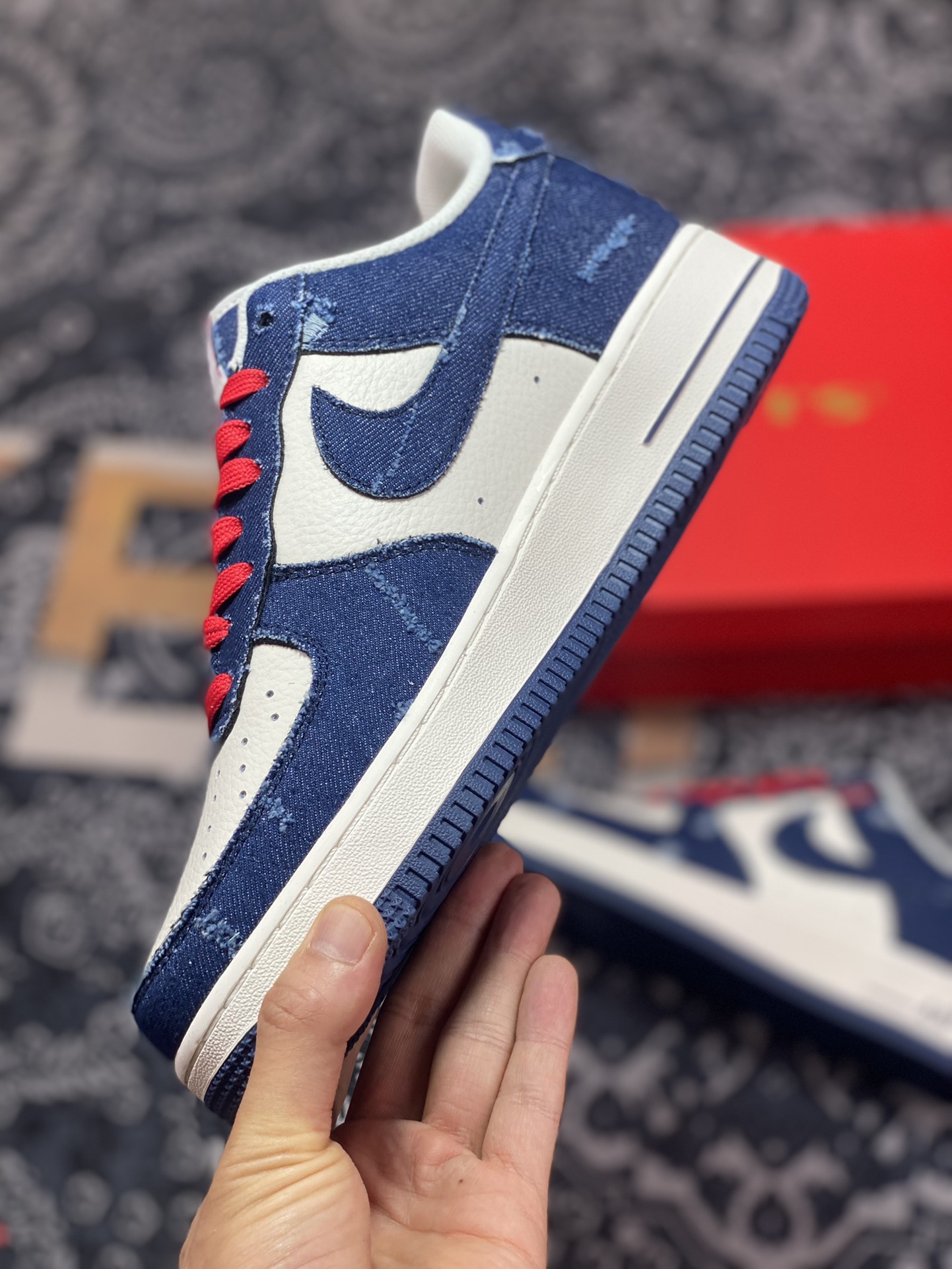 Levi's x Nike Air Force 1 07 Low ”Exclusive Denim” Air Force One sneakers ”Splicing off-white and dark blue distressed denim” VT5698-589