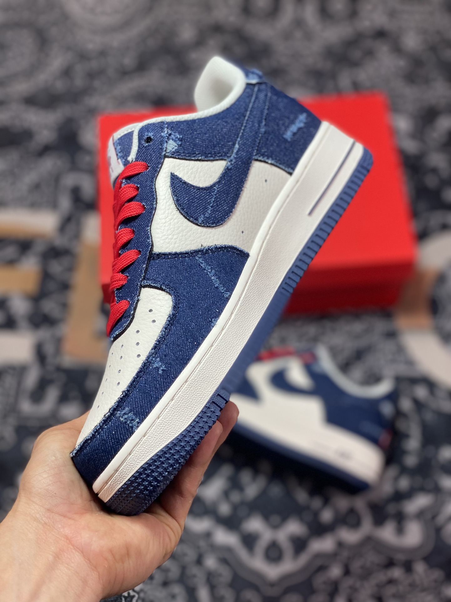 Levi's x Nike Air Force 1 07 Low ”Exclusive Denim” Air Force One sneakers ”Splicing off-white and dark blue distressed denim” VT5698-589