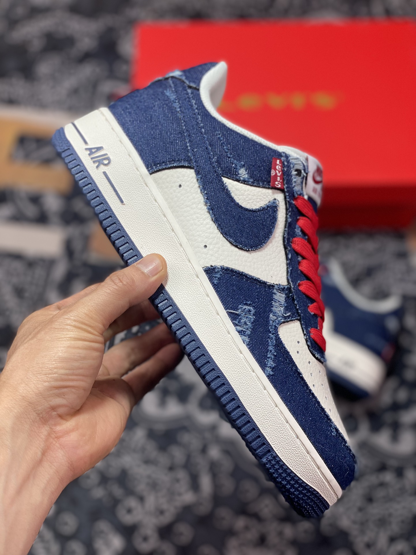 Levi's x Nike Air Force 1 07 Low ”Exclusive Denim” Air Force One sneakers ”Splicing off-white and dark blue distressed denim” VT5698-589