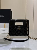 Chanel Crossbody & Shoulder Bags Patent Leather Spring/Summer Collection Fashion Envelope