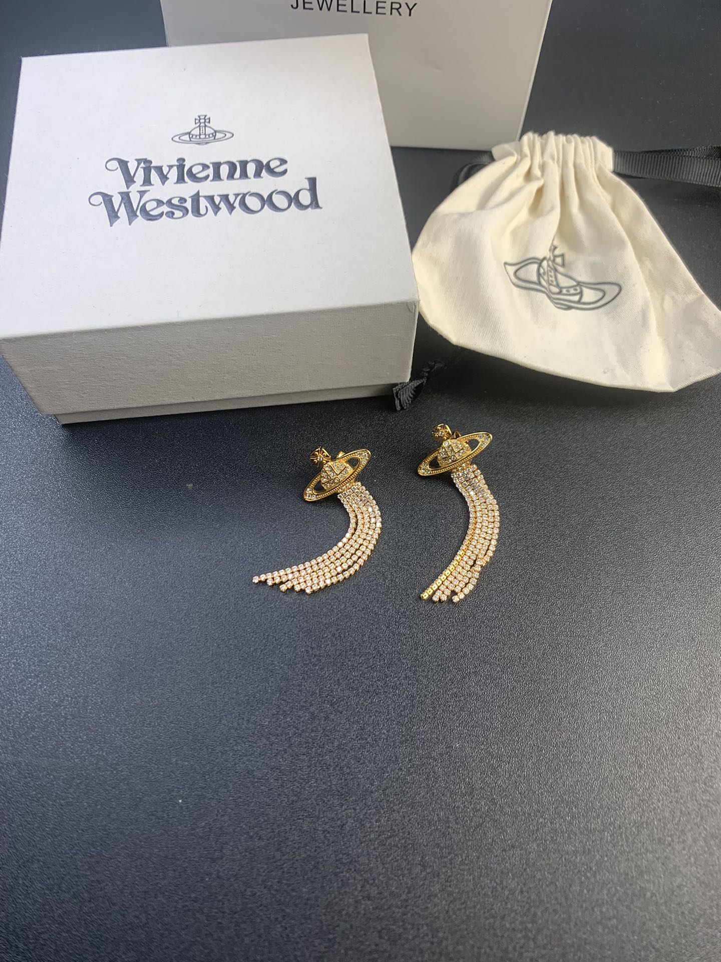 Vivienne Westwood 西太后土星