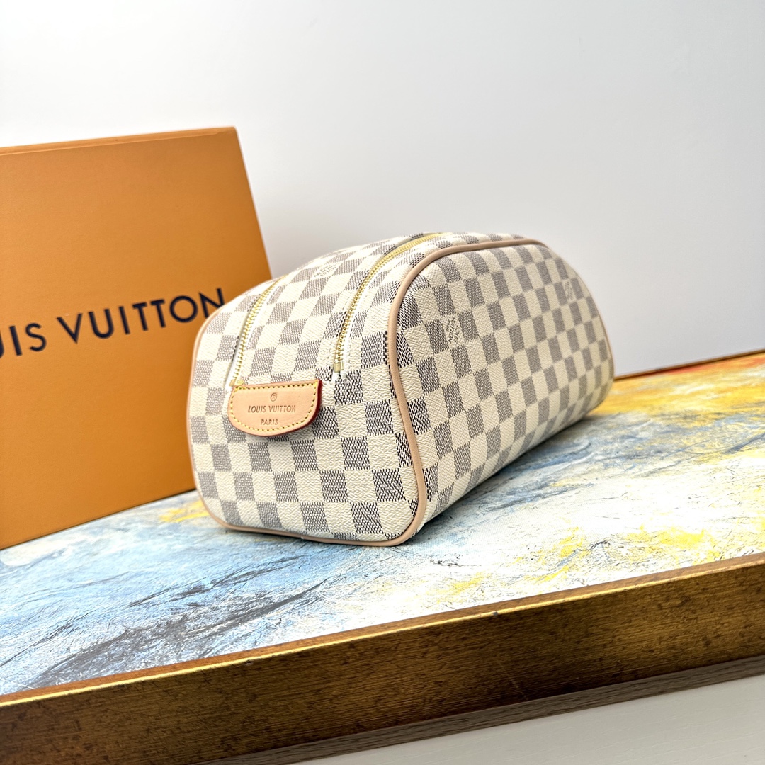 Damier canvas wash bag exterior