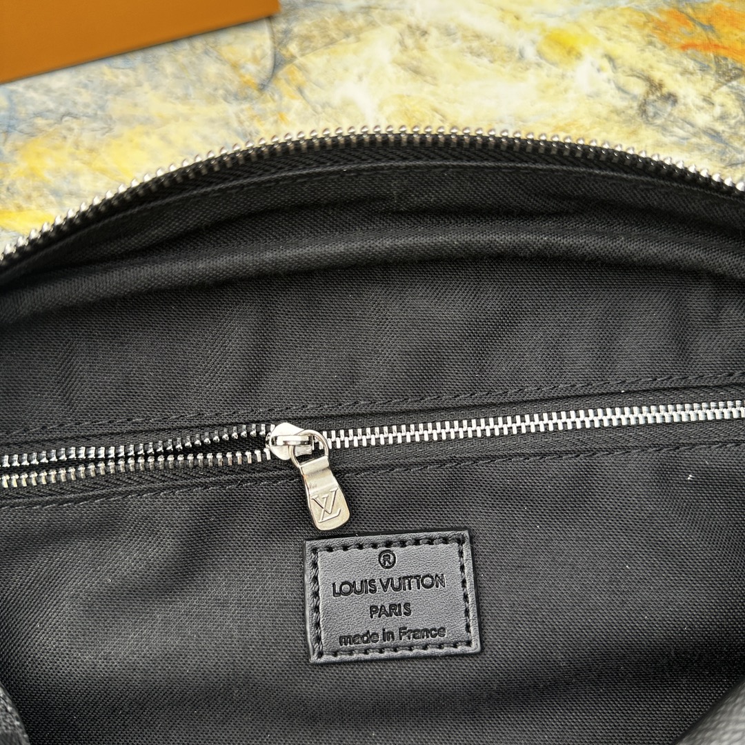 Black Damier Ebene Wash Bag - Bag in Use