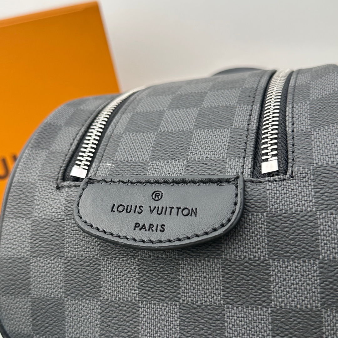 Black Damier Ebene Wash Bag - Leather Handle Detail