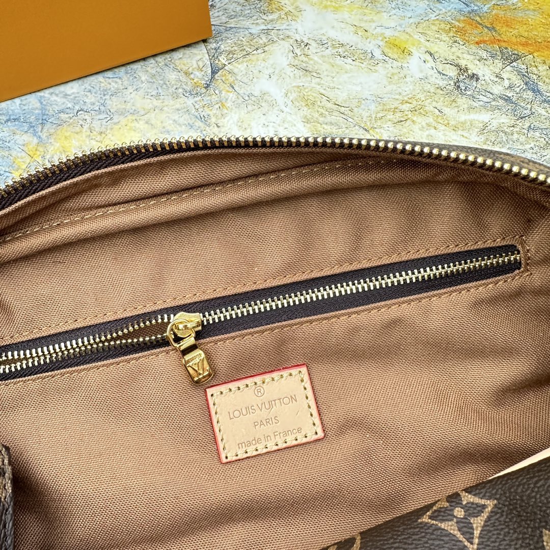 Damier Ebene Wash Bag - Back View