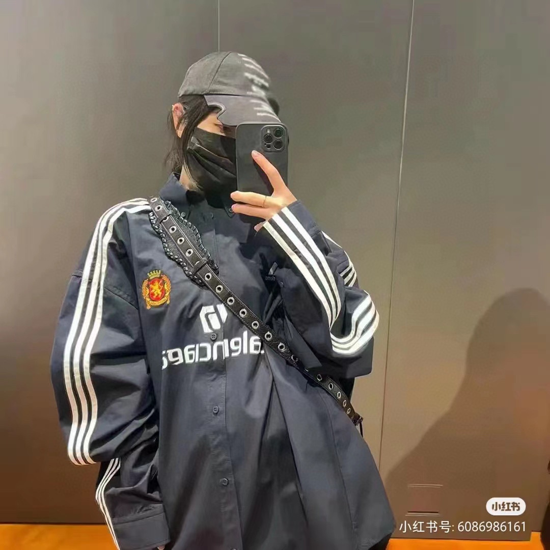 BalenciagaAdidas Manchester United co-branded embroidered shirt upper body effe