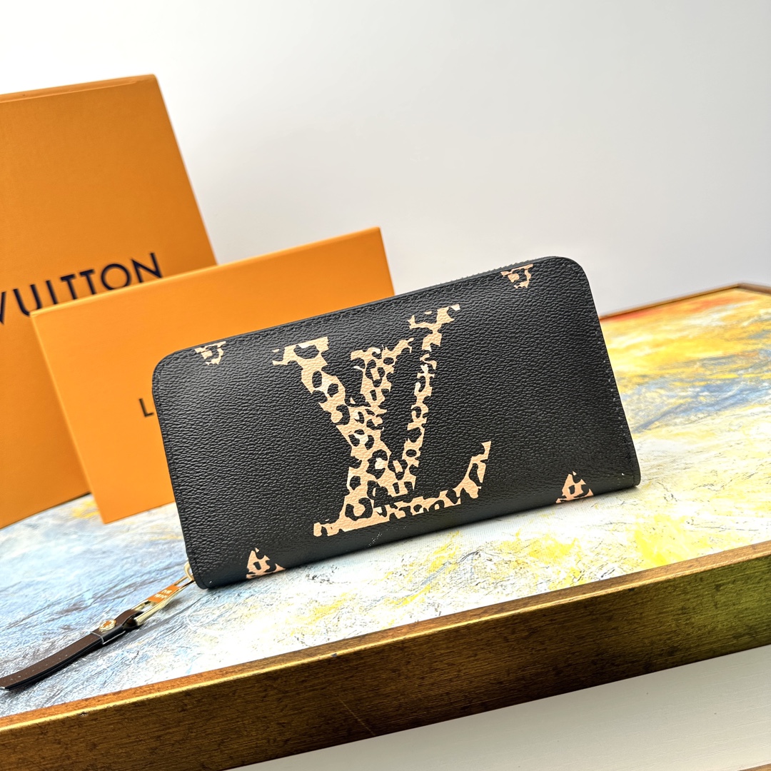 Genuine leather bifold wallet, exterior