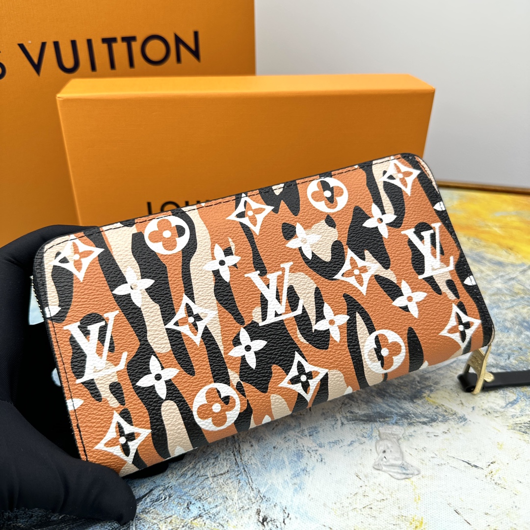 Bifold wallet in a lifestyle setting