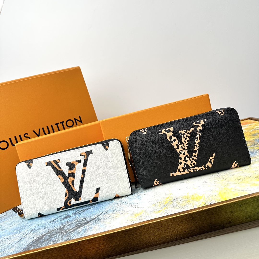 Leather Crossbody Bag - Close-Up Details