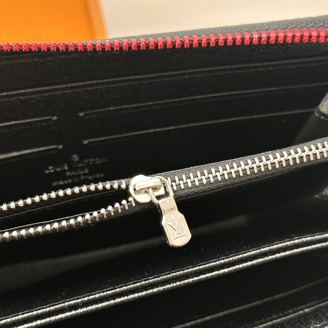 Long leather wallet with cards and cash