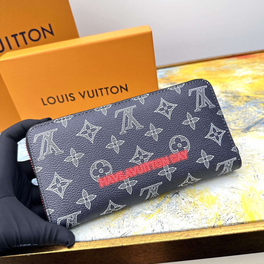 Variety of color options available for the stylish leather long wallet