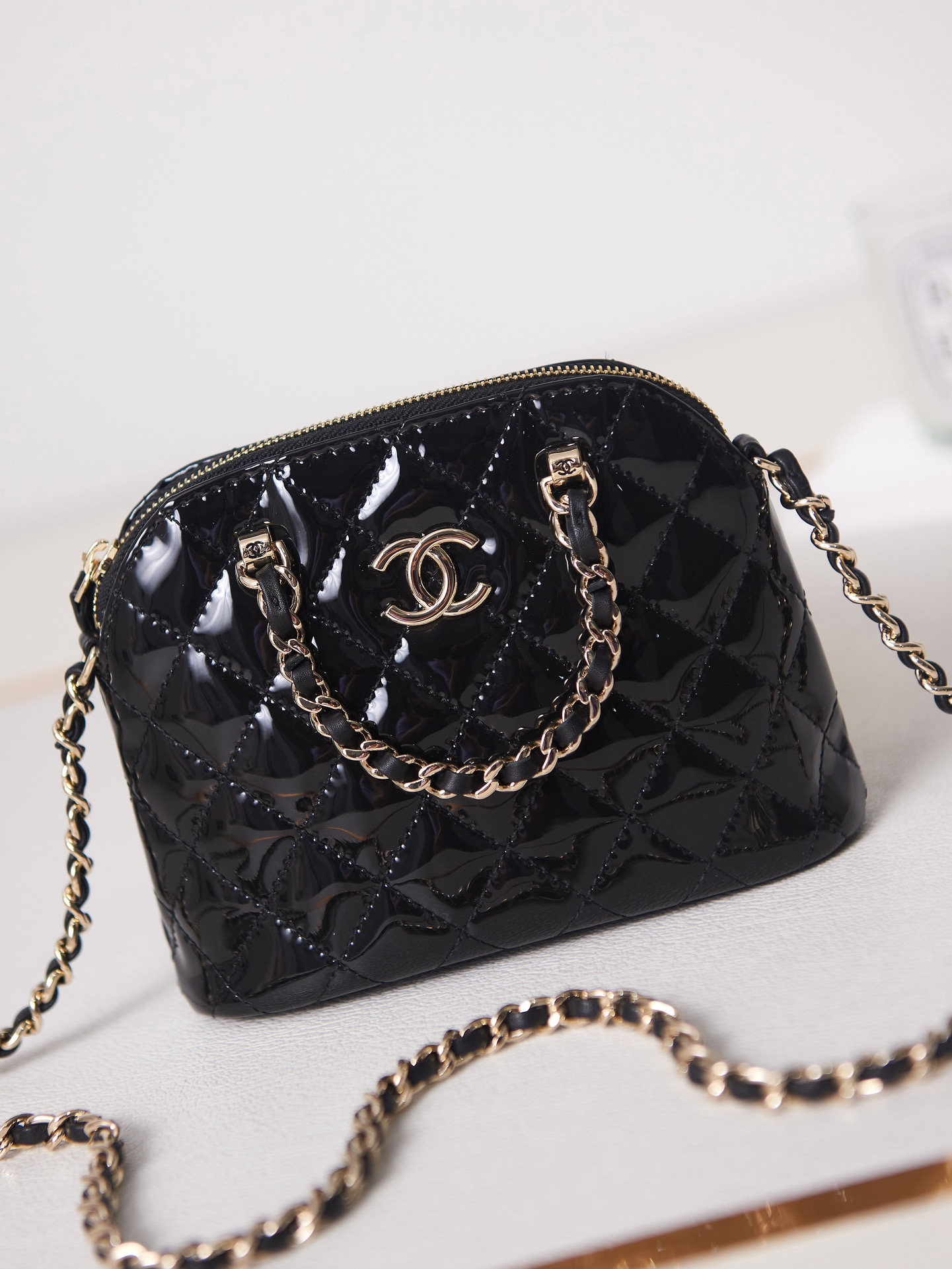[Chanel Women