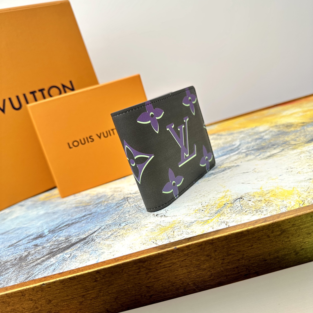 Genuine leather bifold wallet interior