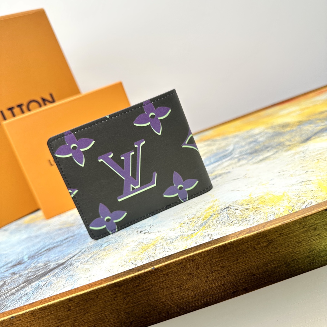 Genuine leather bifold wallet side profile