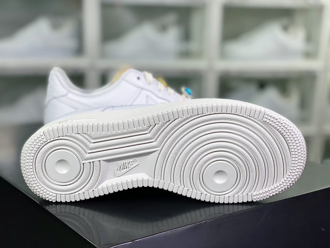 200  Wmns Air Force 1 Low LX ”White/Bling”空军一号经典低帮板鞋“皮革白宝石大象纹钩子”CZ8101-100