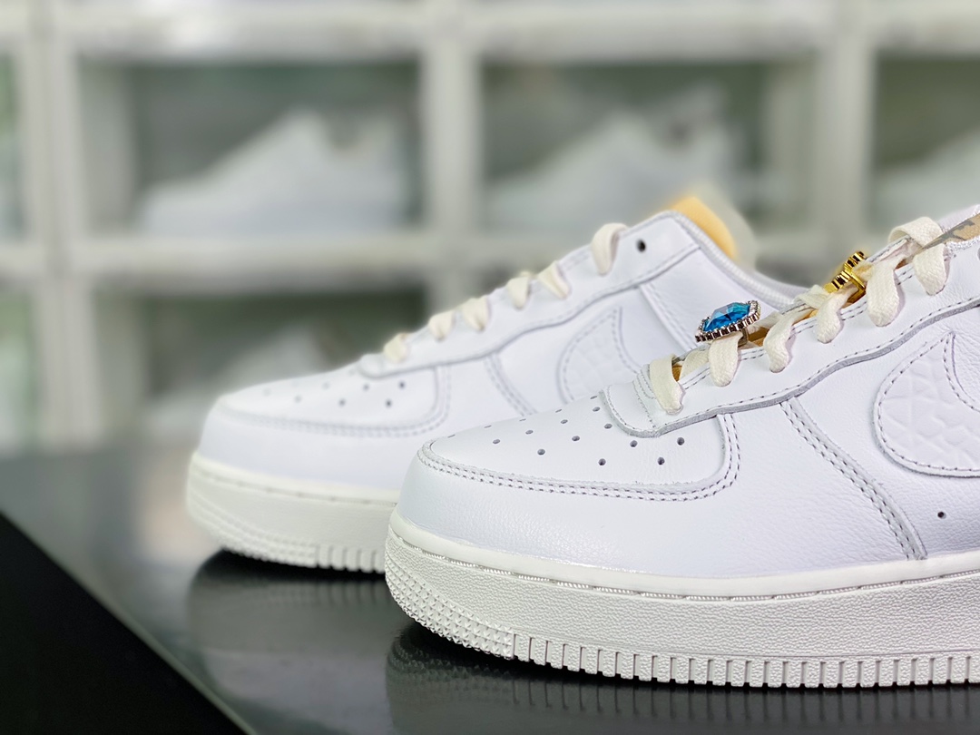 200  Wmns Air Force 1 Low LX ”White/Bling”空军一号经典低帮板鞋“皮革白宝石大象纹钩子”CZ8101-100