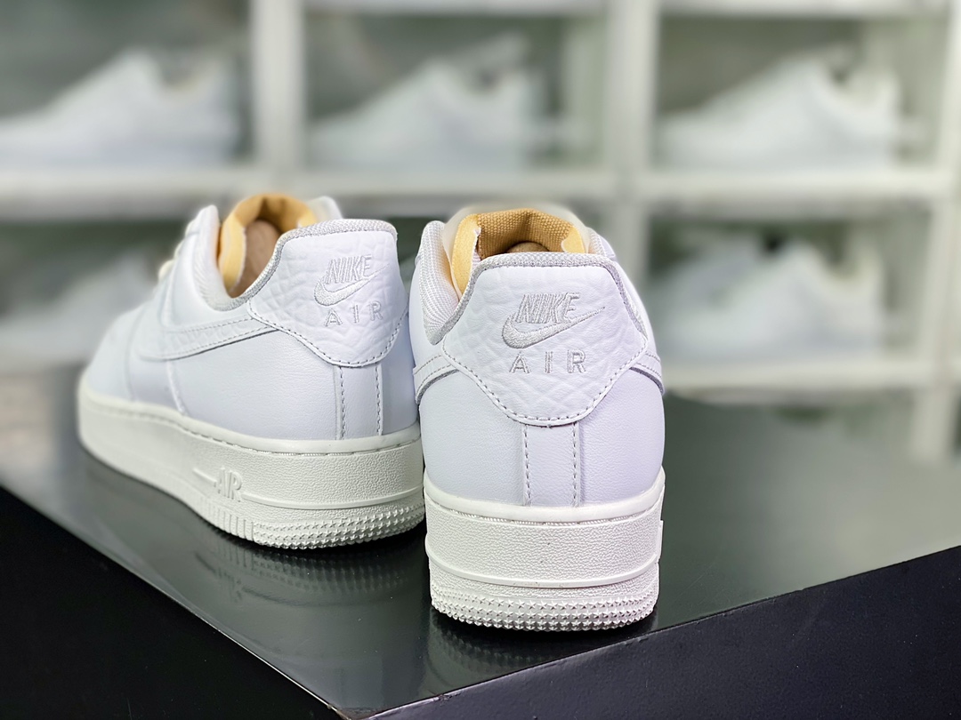 200  Wmns Air Force 1 Low LX ”White/Bling”空军一号经典低帮板鞋“皮革白宝石大象纹钩子”CZ8101-100
