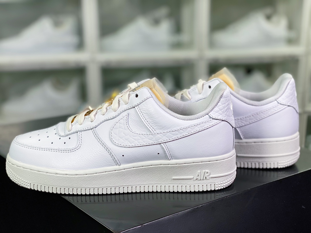 200  Wmns Air Force 1 Low LX ”White/Bling”空军一号经典低帮板鞋“皮革白宝石大象纹钩子”CZ8101-100