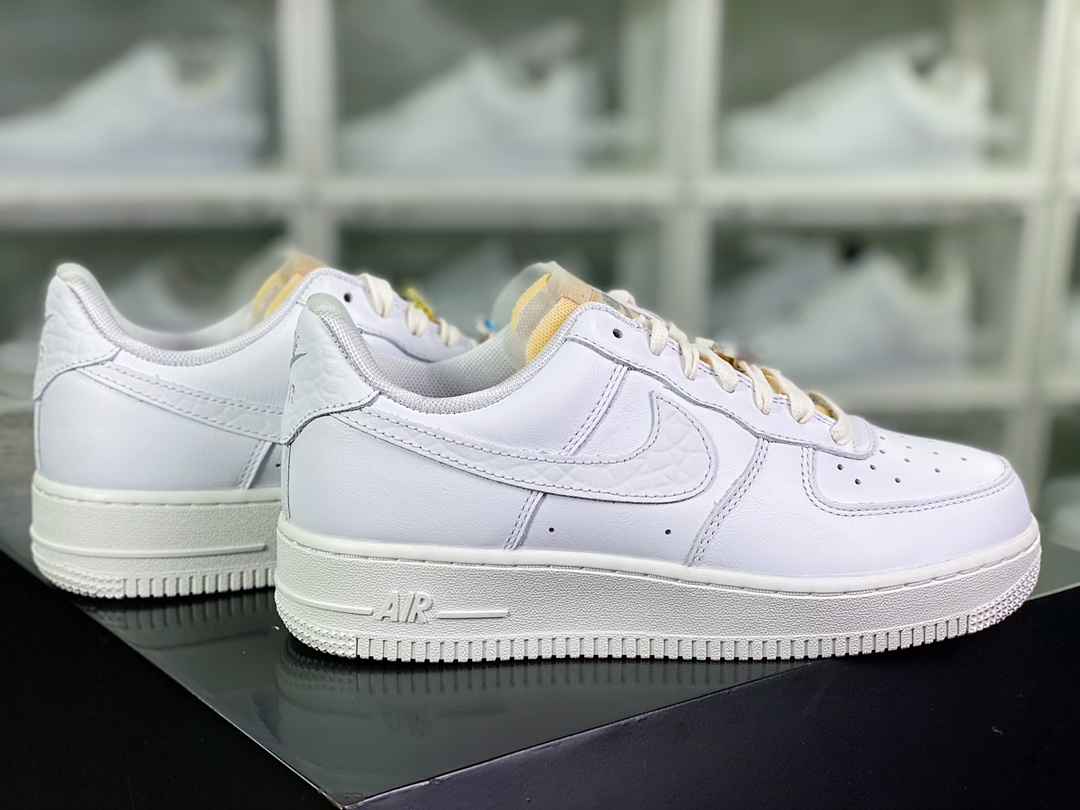200  Wmns Air Force 1 Low LX ”White/Bling”空军一号经典低帮板鞋“皮革白宝石大象纹钩子”CZ8101-100
