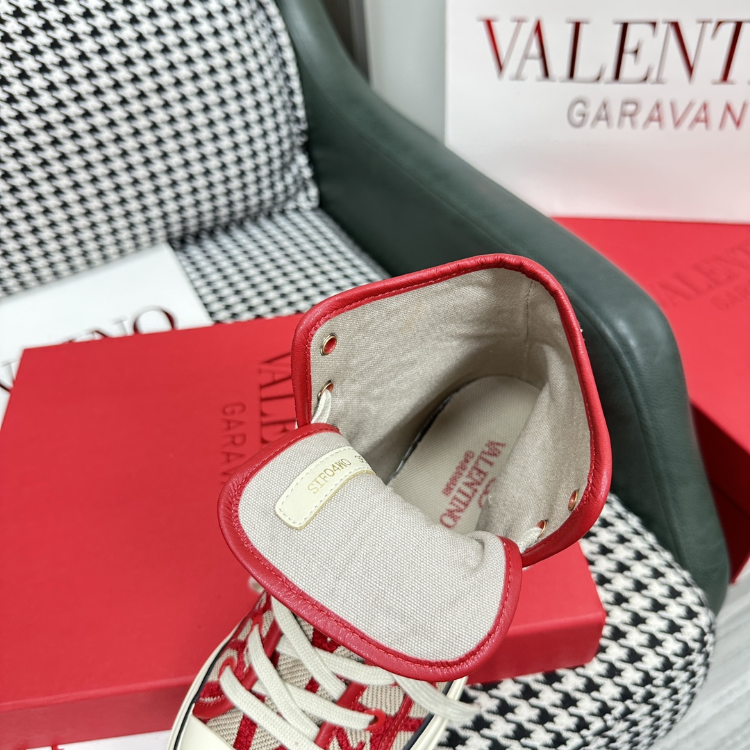 华伦天奴情侣款高帮Valentino