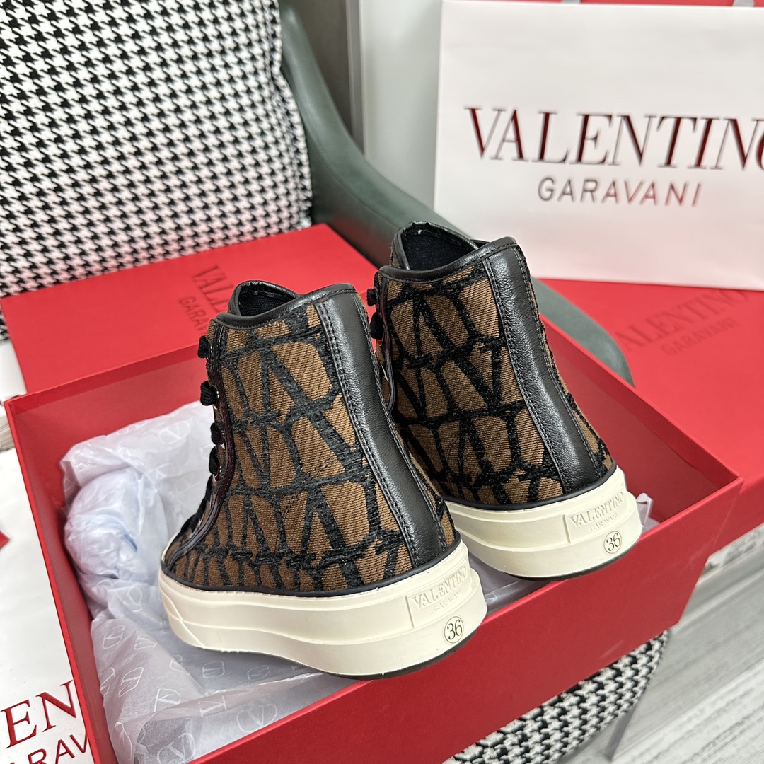 华伦天奴情侣款高帮Valentino