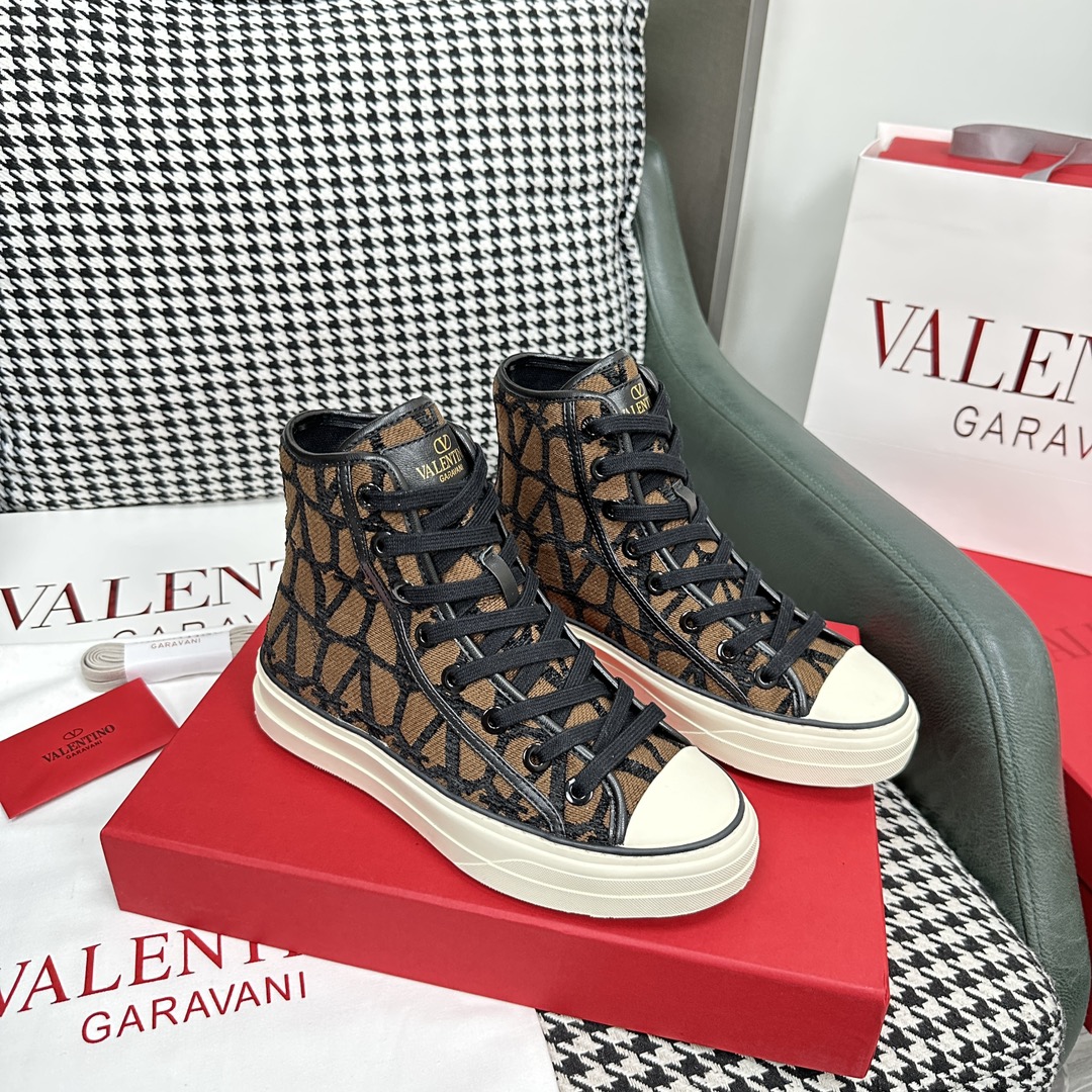 华伦天奴情侣款高帮Valentino