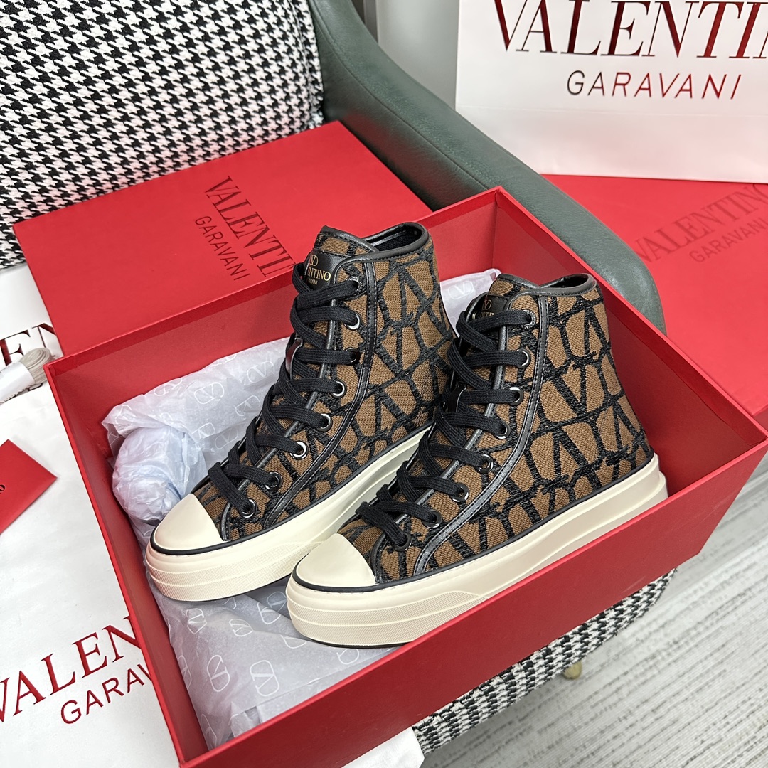 华伦天奴情侣款高帮Valentino