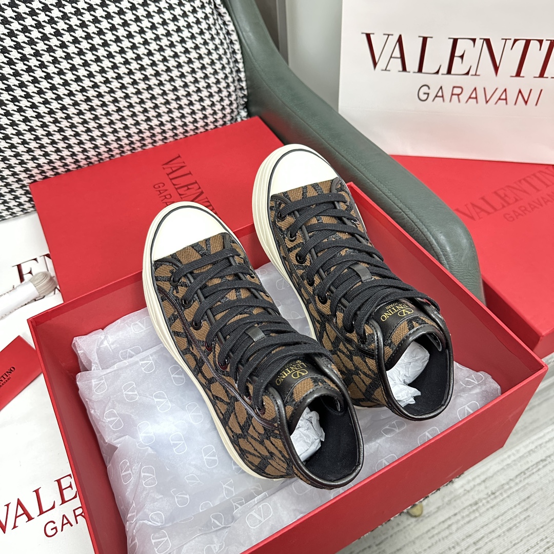 华伦天奴情侣款高帮Valentino