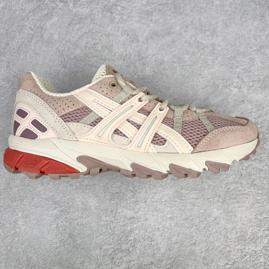 零售💰270 亚瑟士ASICS GEL-Sonoma 15-50系列山系风户外低帮休闲运动跑步鞋 ASICS发布的GEL-SONOMA 15-50系列新品，从外形来看，兼具潮流感和越来越火的户外机能风，无论是配色还是性能，感觉牢牢抓住了年轻一代的心。这款鞋从设计、科技到配色多方位把握户外所需元素，鞋面采用专为户外竞技跑步设计的15-50经典越野竞技鞋，并融合前两代GEL-SONOMA越野鞋。升级后的GEL-SONOMA 15-50以分层后跟设计大幅提升了鞋款耐磨性，满足了日常穿着、城市徒步和登山远足多功能场景需求。鞋子用到的核心科技是GEL缓震胶与SpEVA科技中底，带来出色缓冲性能和防滑能力。在外形设计上，硬朗的轮廓与机能感线条加持，使GEL-SONOMA 15-50具备突出的户外风格，配色也十分迎合时下流行的山系风，选用多色块拼接，潮流感满满。尺码：36 37 37.5 38 39 39.5 40 40.5 41.5 42 42.5 43.5 44 45 编码：Xby2136070-运动鞋