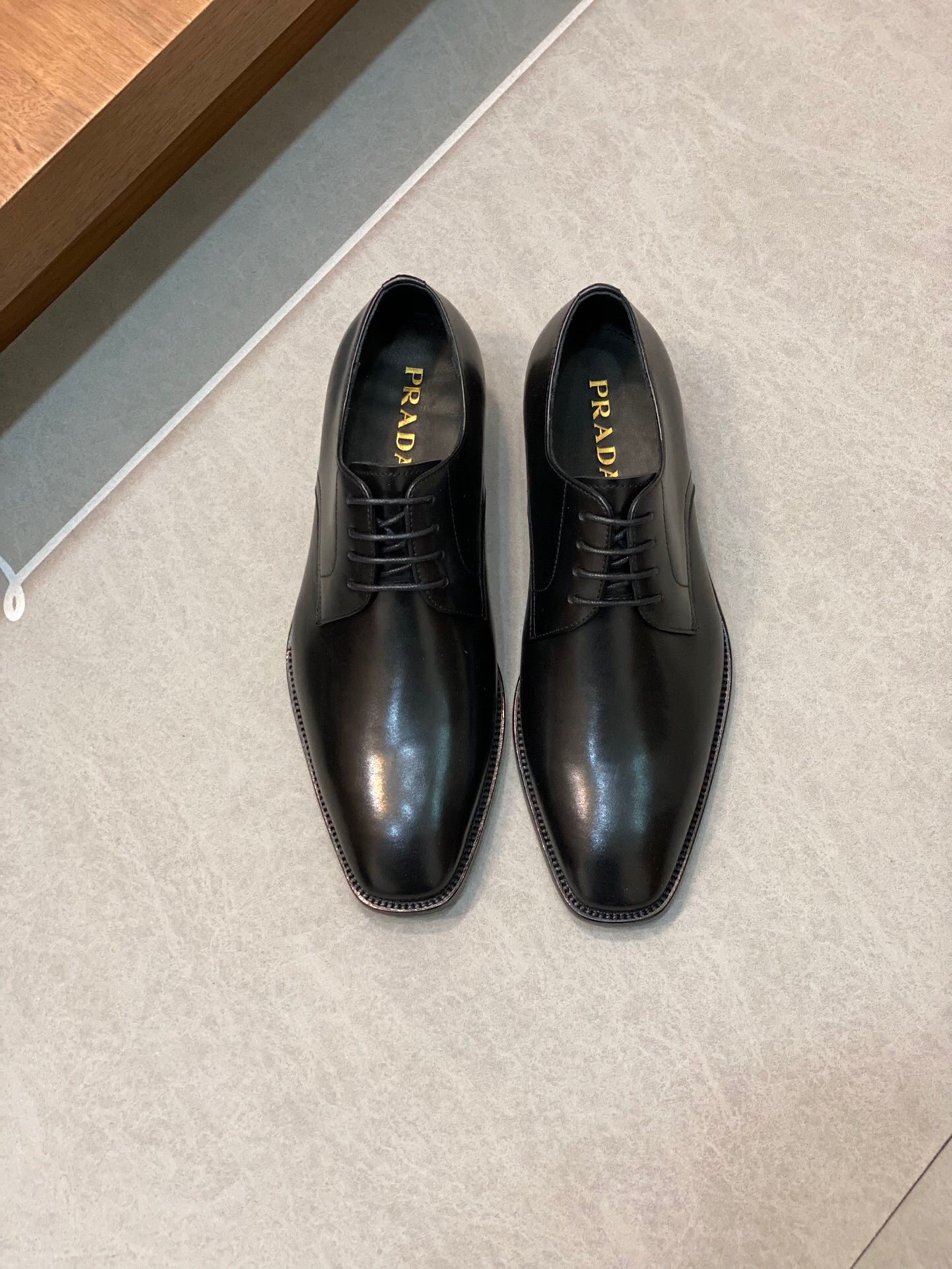 NO:271159,500. prad*—Prada high-end. Men's business and casual leather shoes. Leather sole series. The upper is imported cowhide from Italy. 