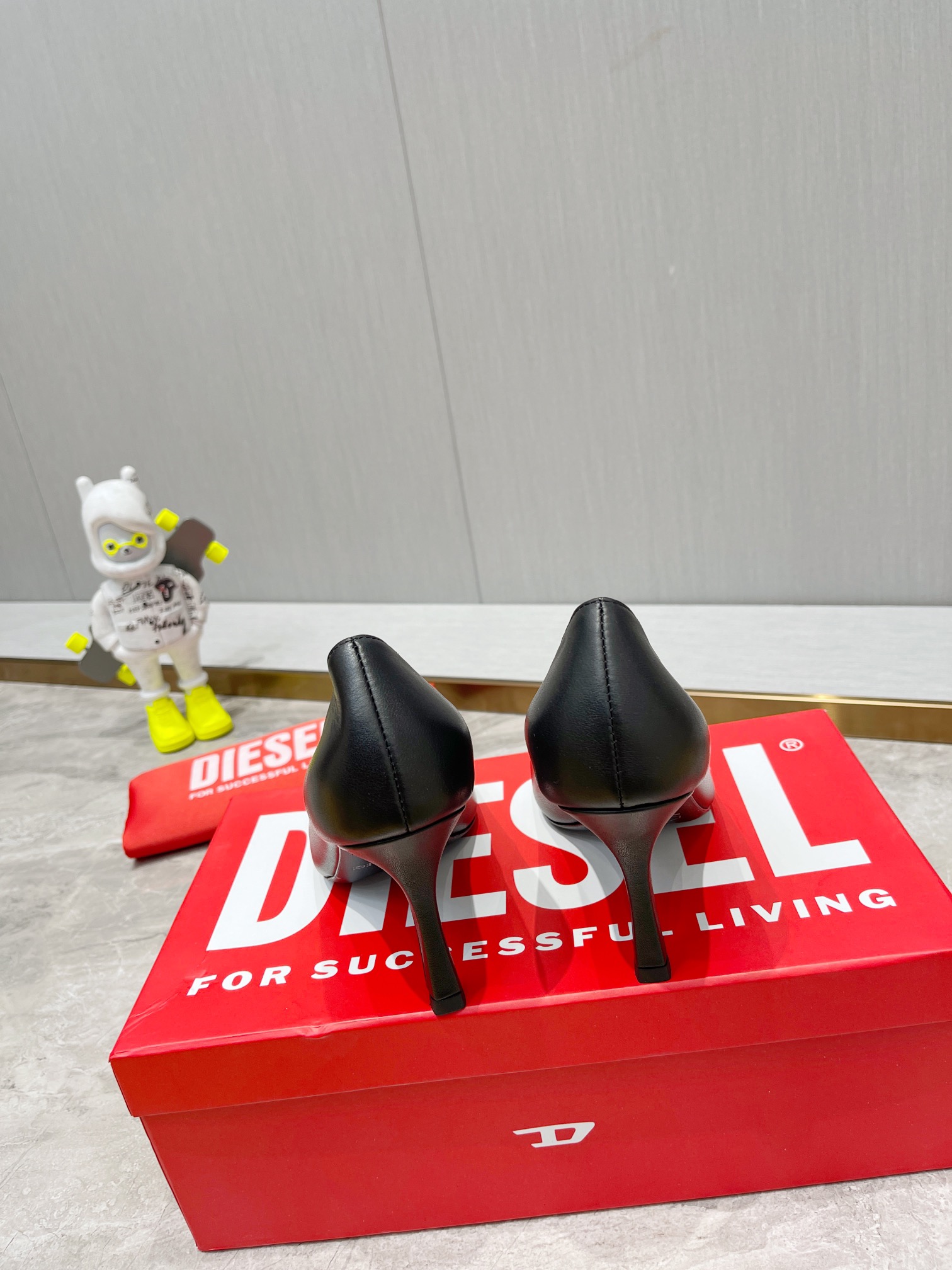 Diesel是意大利牛仔时装品牌DI