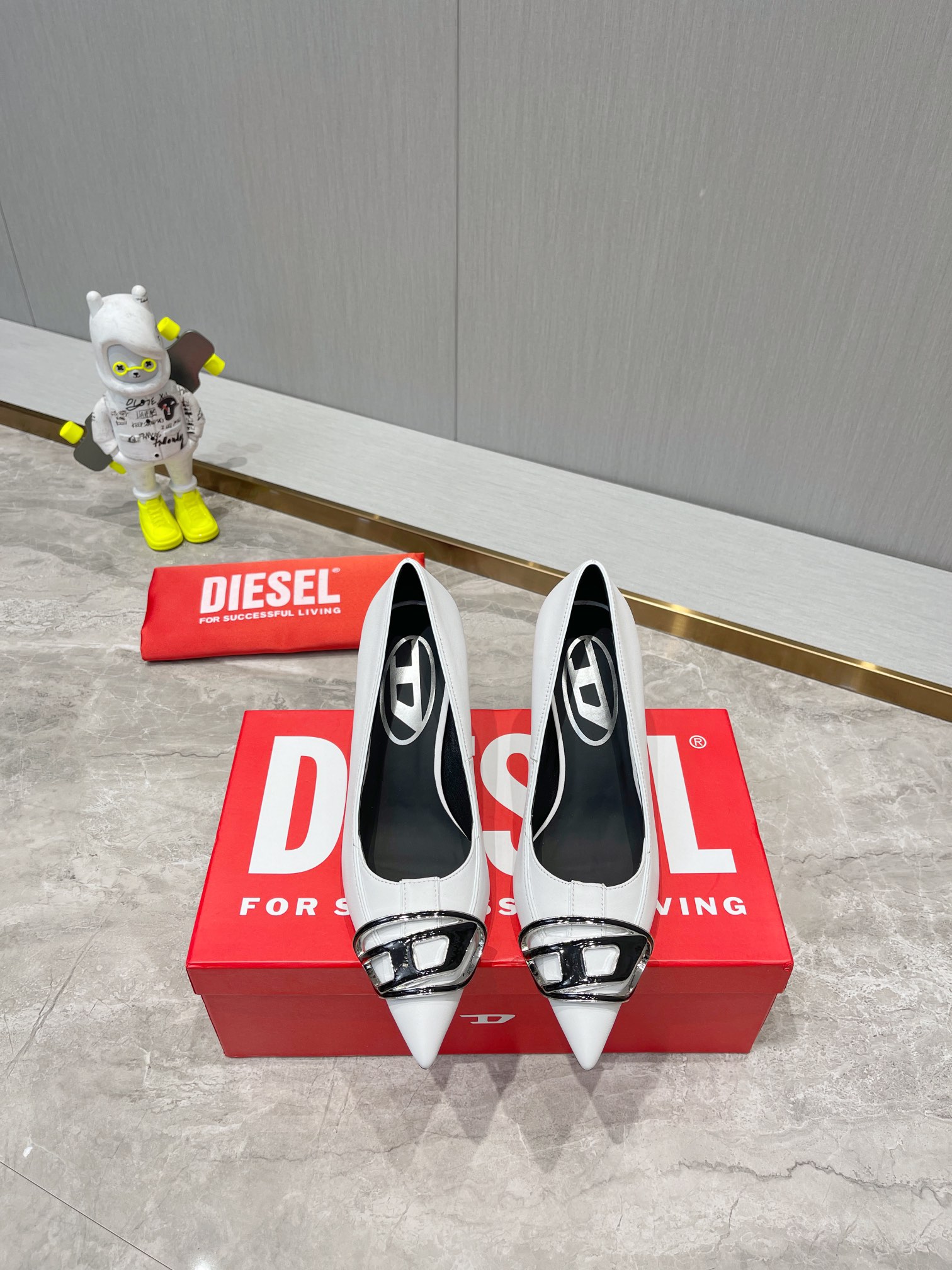 Diesel是意大利牛仔时装品牌DI