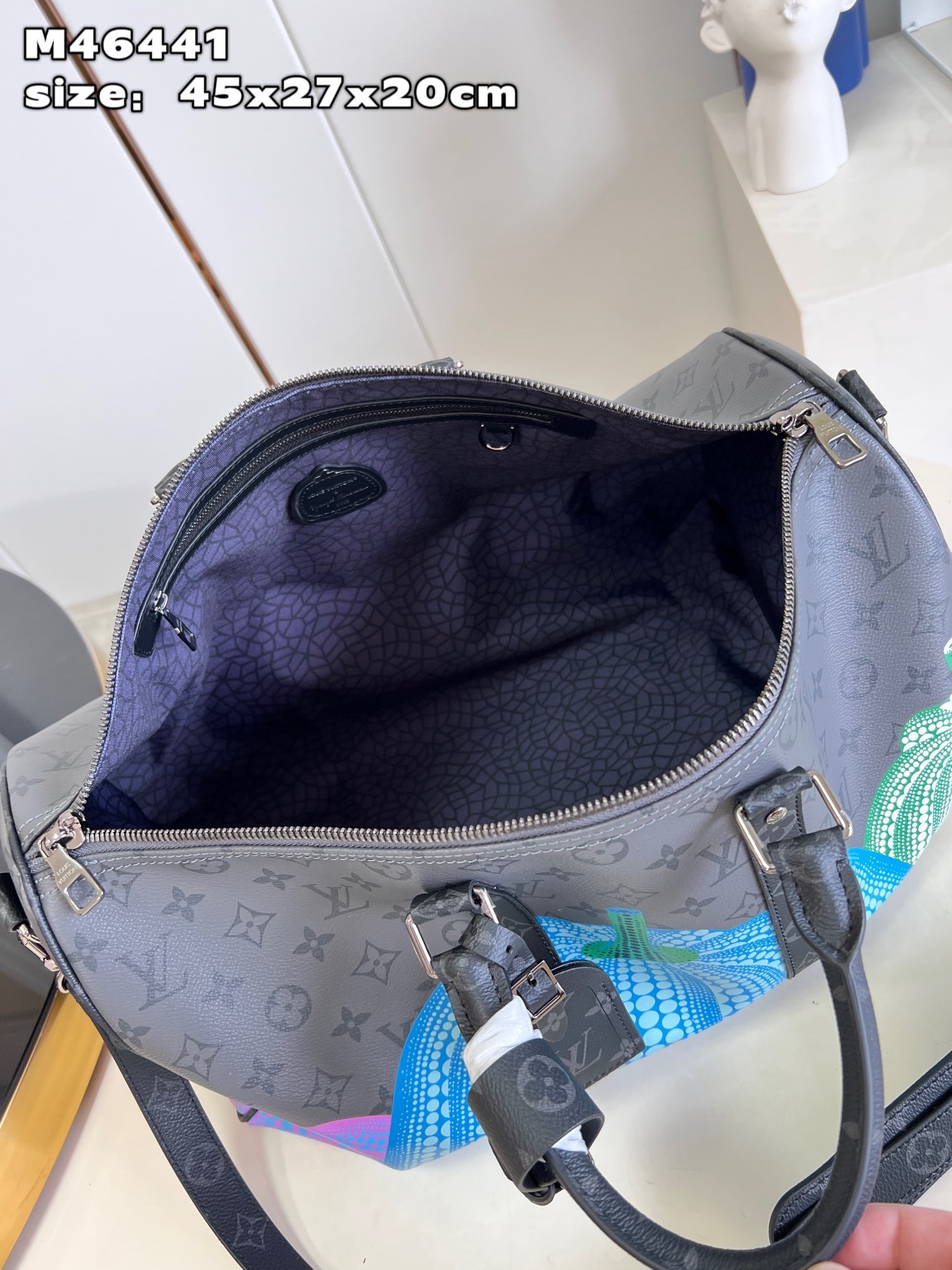 顶级原单M46441日本艺术家草间弥生自幼钟爱描绘南瓜将其作为温暖与慰藉的象征创作出众多绘画和雕塑作品在