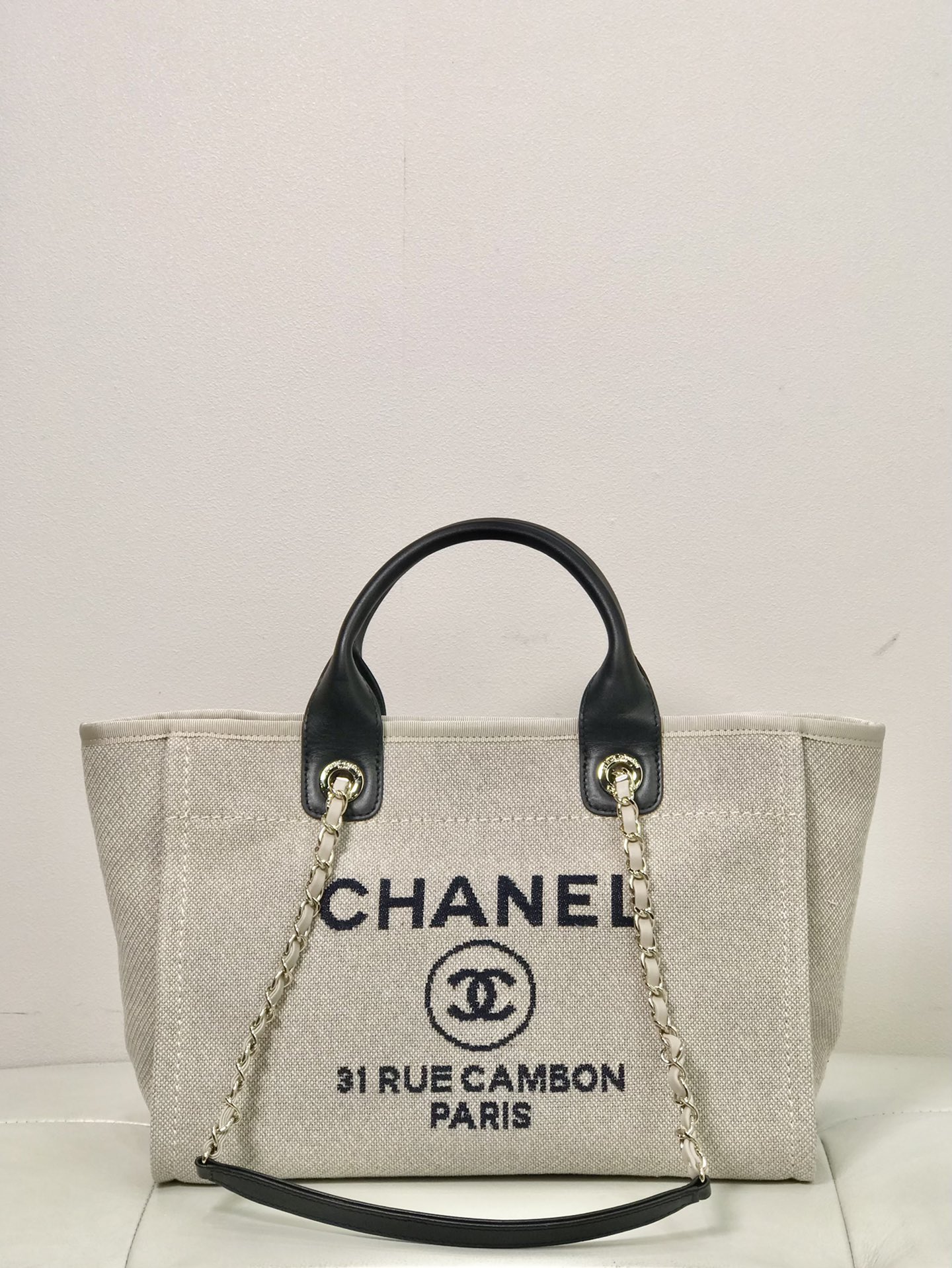 CHANEL Early Spring New Canvas Beach Bag Soft Canvas Imported Calfskin Handles Contrast Color Shoulder Strap Chain