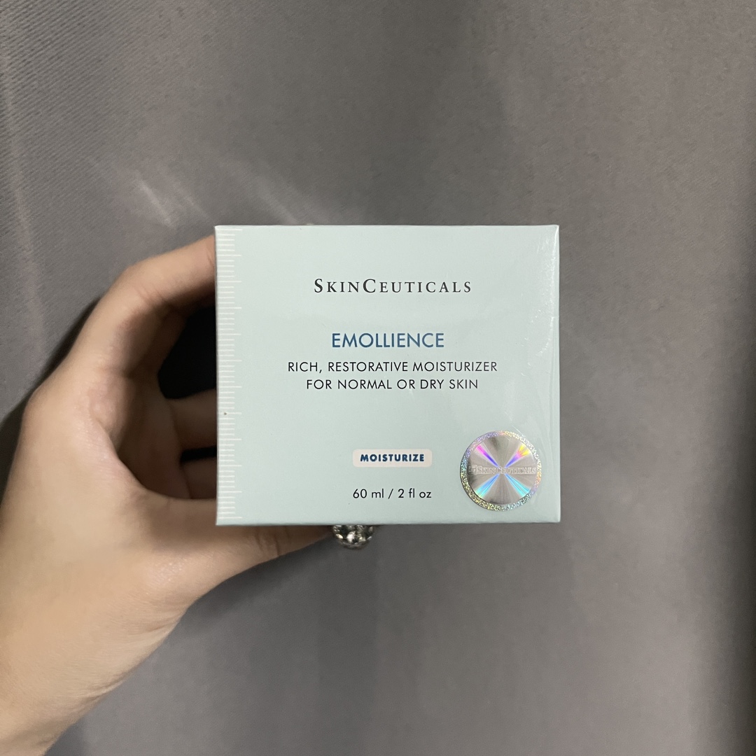 30！（下单备注：修丽可丰润面霜） 杜克修丽可丰润面霜60ml 修丽可丰润保湿面霜60ml✔修丽可一直都是很好感的牌子，它家的招牌精华都很好用，所以敏感肌的我也尝试了面霜，这款面霜价格很亲民，味道淡淡的香味，保湿效果也很不错，尤其适合有暖…