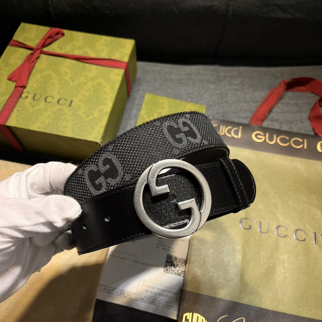 古奇宽4.0cm新款标志性GG帆布以黑色焕新呈现传承品牌本源这款腰带饰有双G细节钯金色调交织字母图案配件