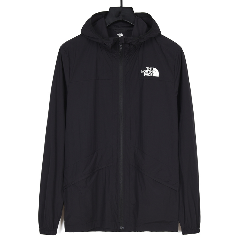 本地自取：💰180 放店120
 The north face 21ss 经典北面 防紫外线 防晒服 适用季节:春夏秋采用防风防泼水面料，一是具有很好防风性能，二是有防泼水处理，将水分阻止表面三是能有效阻尘 阻油服饰表面干净颜色【白色】 Size：s-xxl