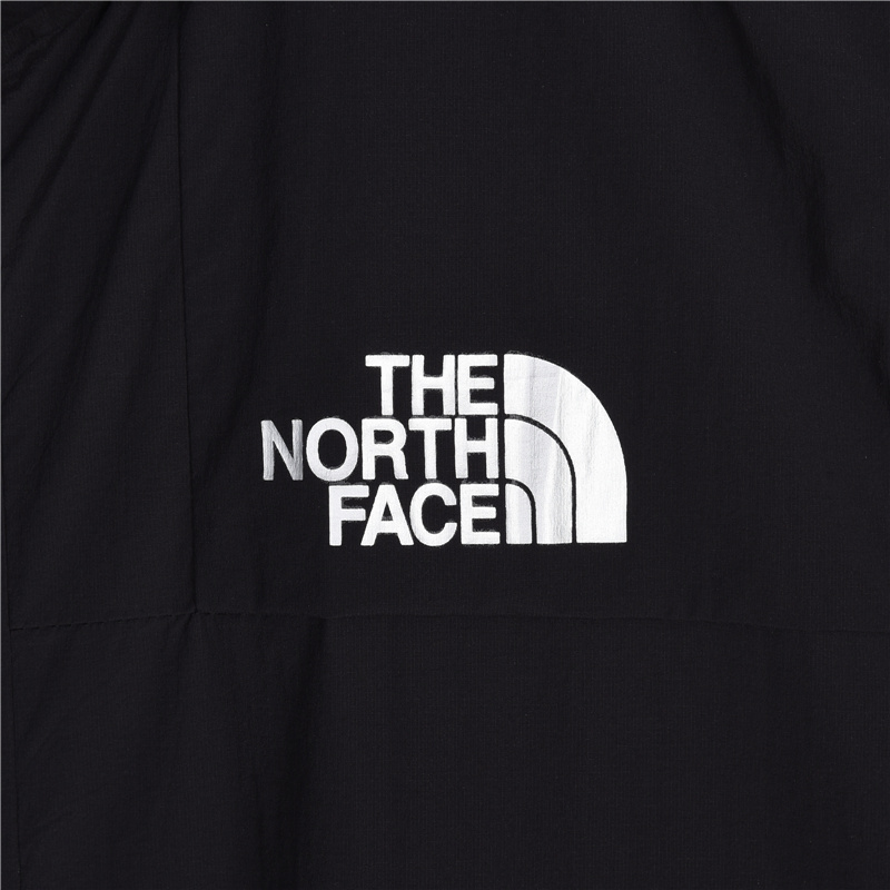 本地自取：💰180 放店120
 The north face 21ss 经典北面 防紫外线 防晒服 适用季节:春夏秋采用防风防泼水面料，一是具有很好防风性能，二是有防泼水处理，将水分阻止表面三是能有效阻尘 阻油服饰表面干净颜色【白色】 Size：s-xxl
