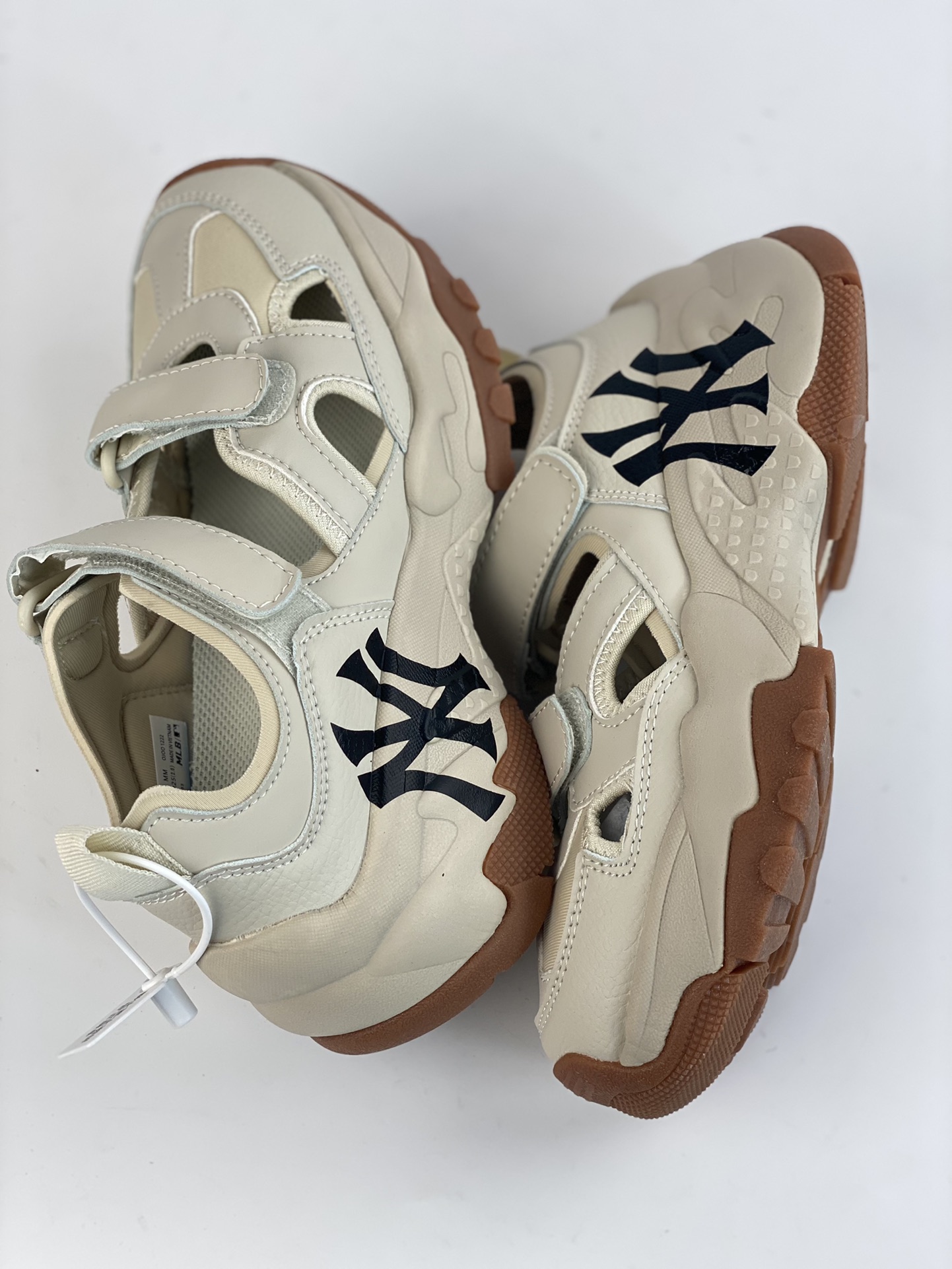 NY Yankees Limited x MLB Big Ball Chunky Mesh Thick-soled Daddy Series Low-top Velcro Running Shoes Sandals 3ASDCH133 (GP006C)