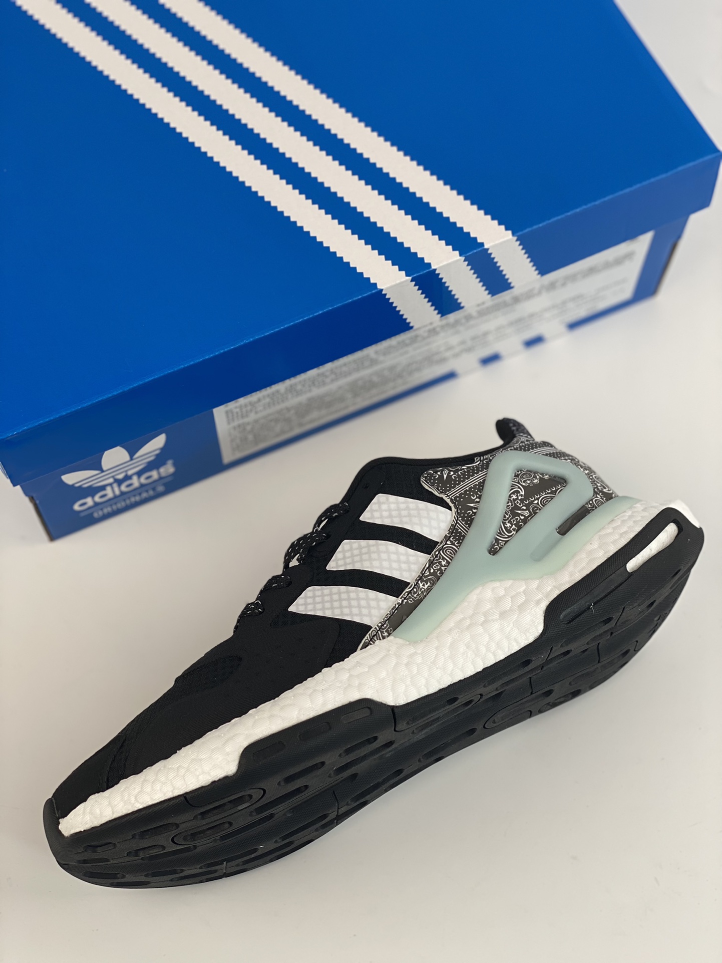 Adidas Day Jogger Night Walker 2nd Generation Get Edition is available on the official website at the same time FY3028