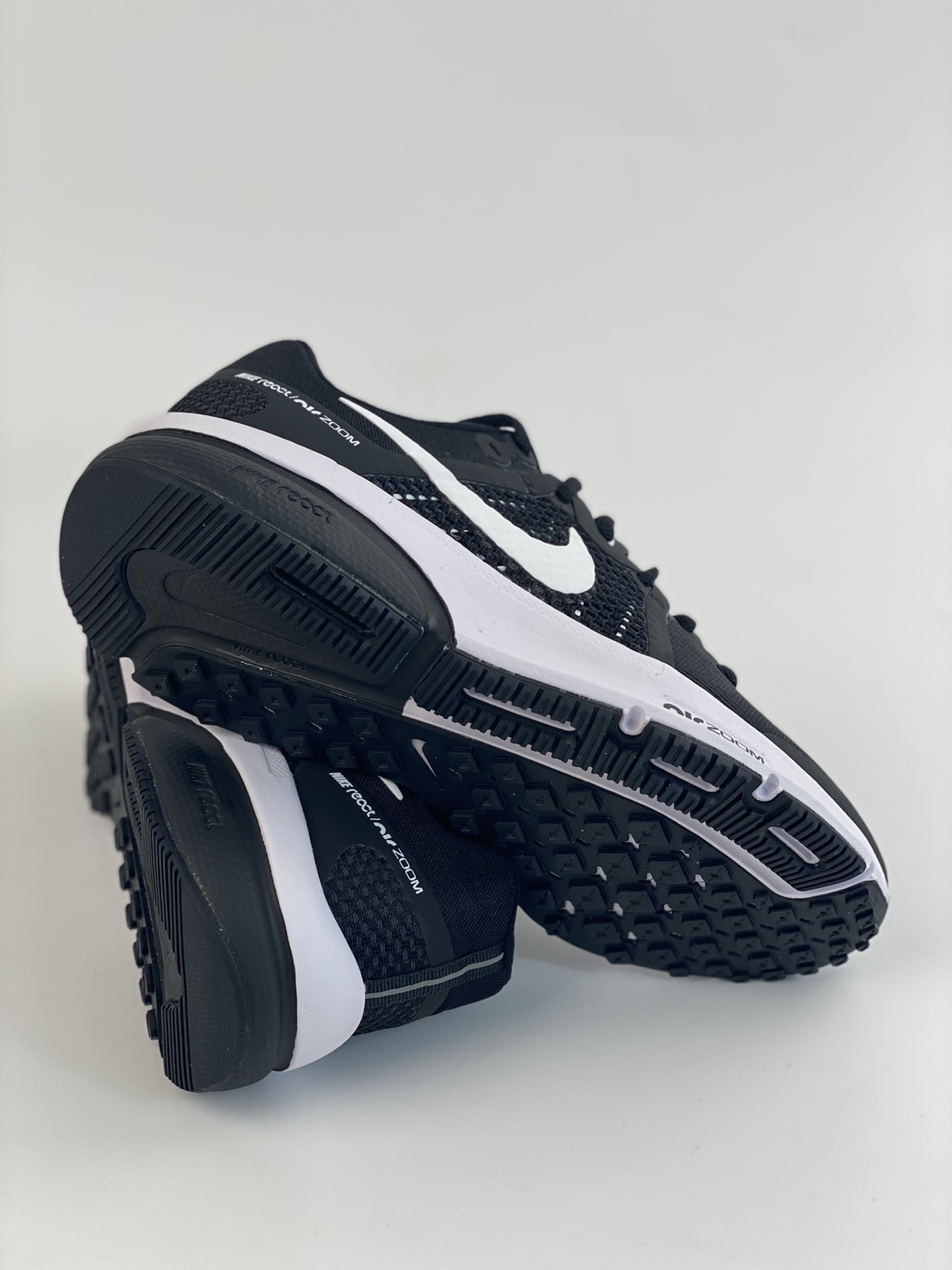 180 Nike Zoom Prevail 网面透气跑鞋 DA1102-001
