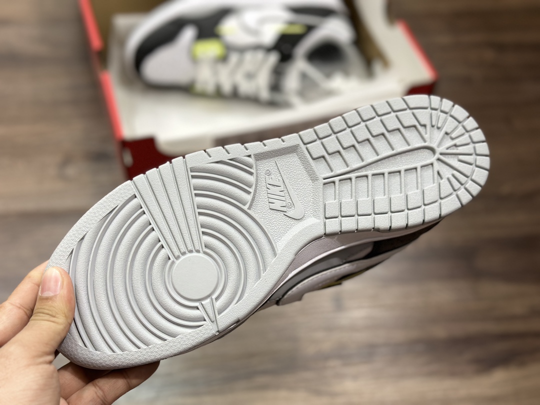 300 NIKE SB Dunk Low 低帮休闲运动鞋  DC9723-001