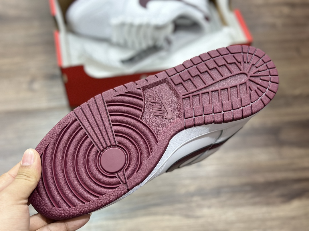 260 NIKE SB Dunk Low 低帮休闲运动鞋 DV0831-102
