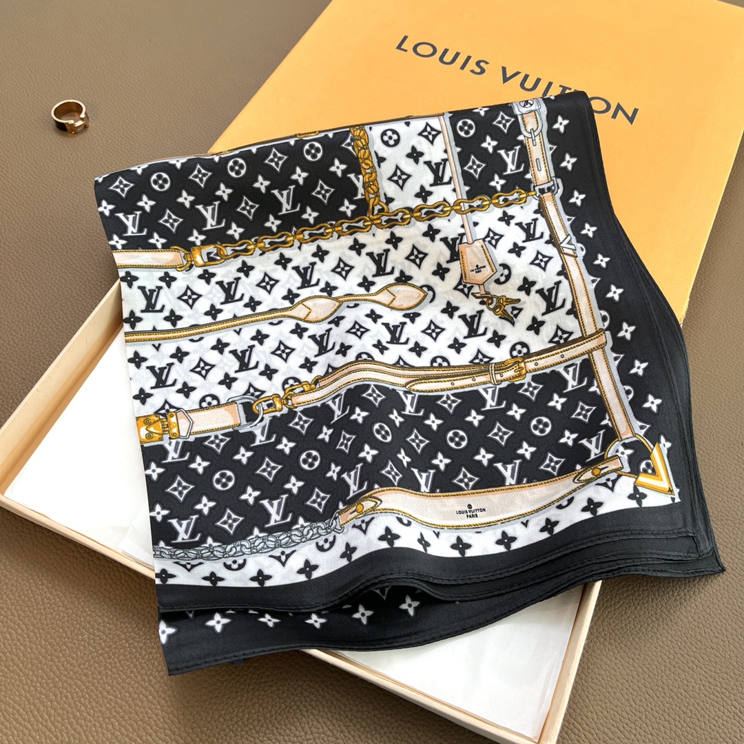 批  LOUIS VUITTON （路易威登）\nYD%桑蚕丝素绉缎。 百搭小方巾，减龄气质优雅，既可当头巾，服装搭配等必备单品，柔软舒适亲肤，size