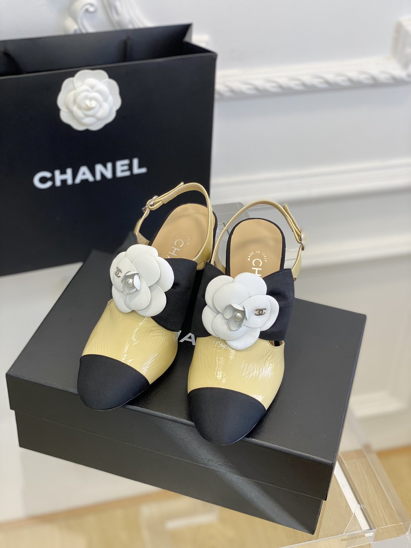 Chanel23早春新款山茶花凉鞋！
