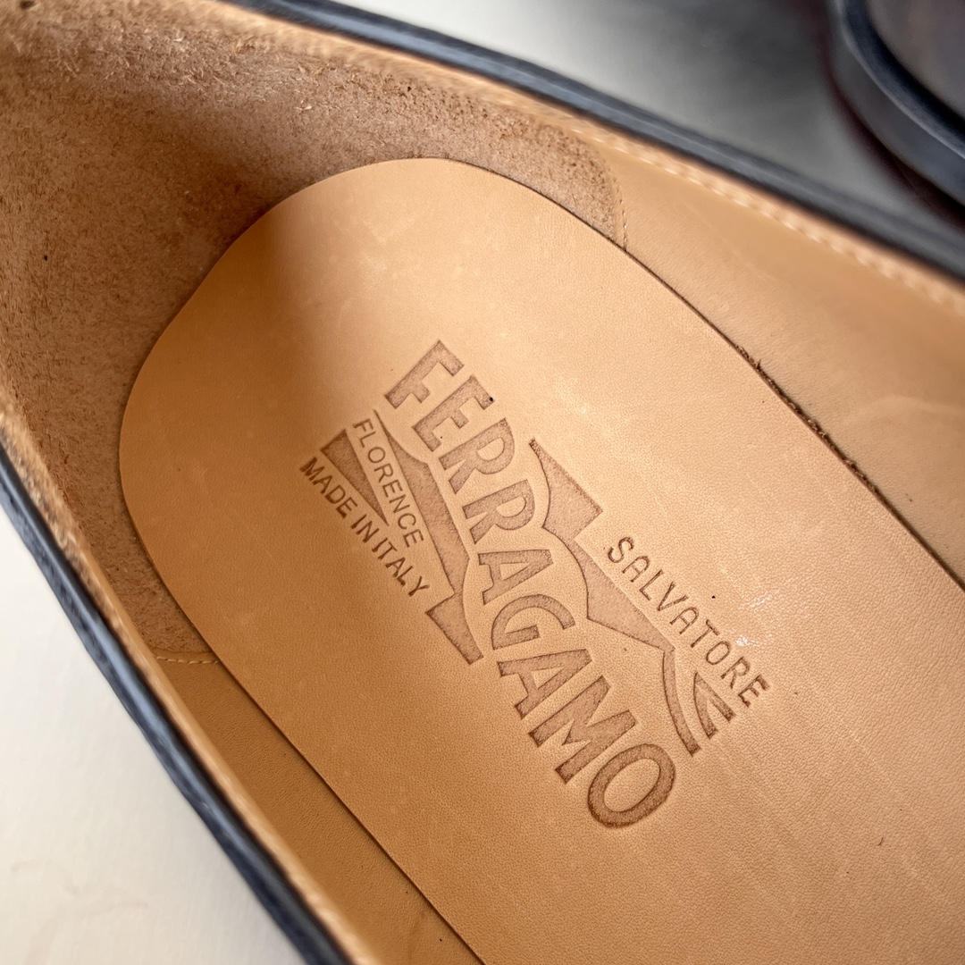 Ferragamo Haute Couture Classic Luxury Leather Shoe Ref 8