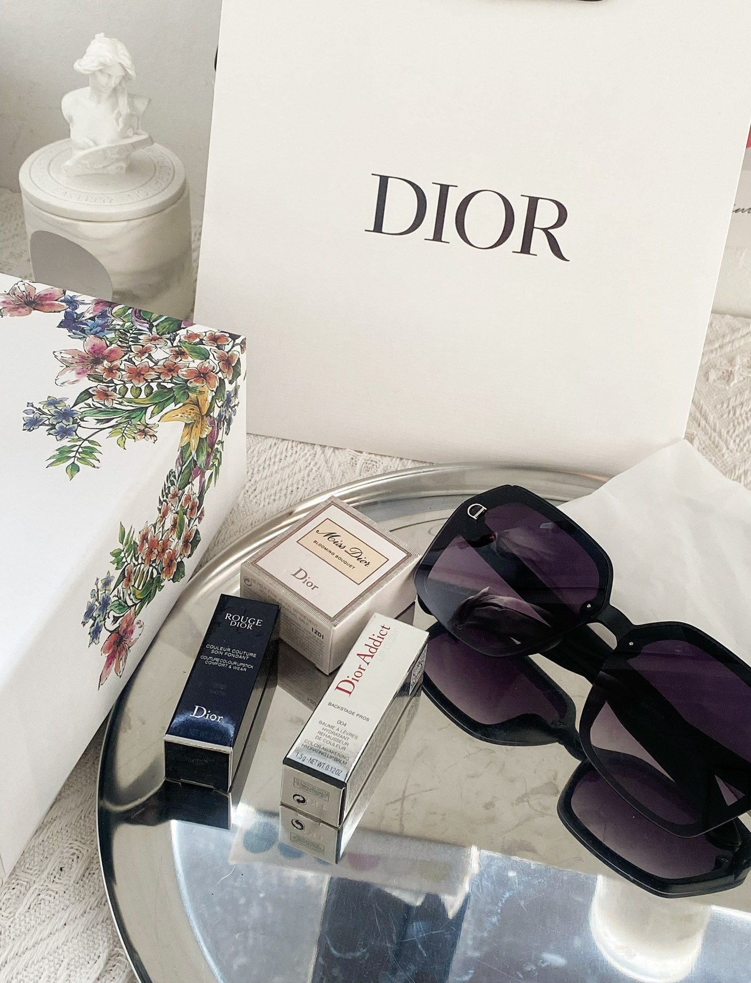 Dior Gift Set: Perfume, Lipstick, Sunglasses - Exclusive Women's Collection 5 i1682499851 5229 3