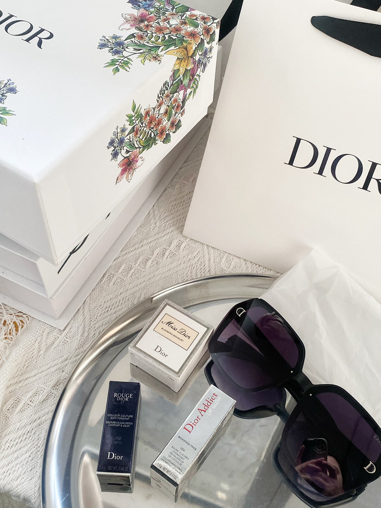 Dior Gift Set: Perfume, Lipstick, Sunglasses - Exclusive Women's Collection 3 i1682499851 9917 1